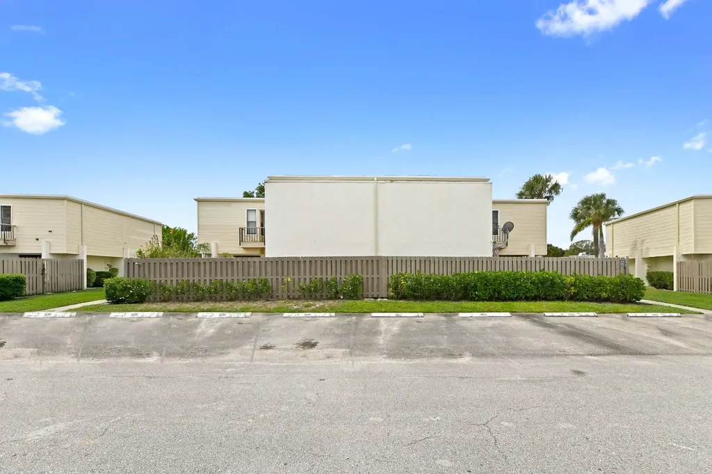 1606 Shaker Circle Wellington FL 33414