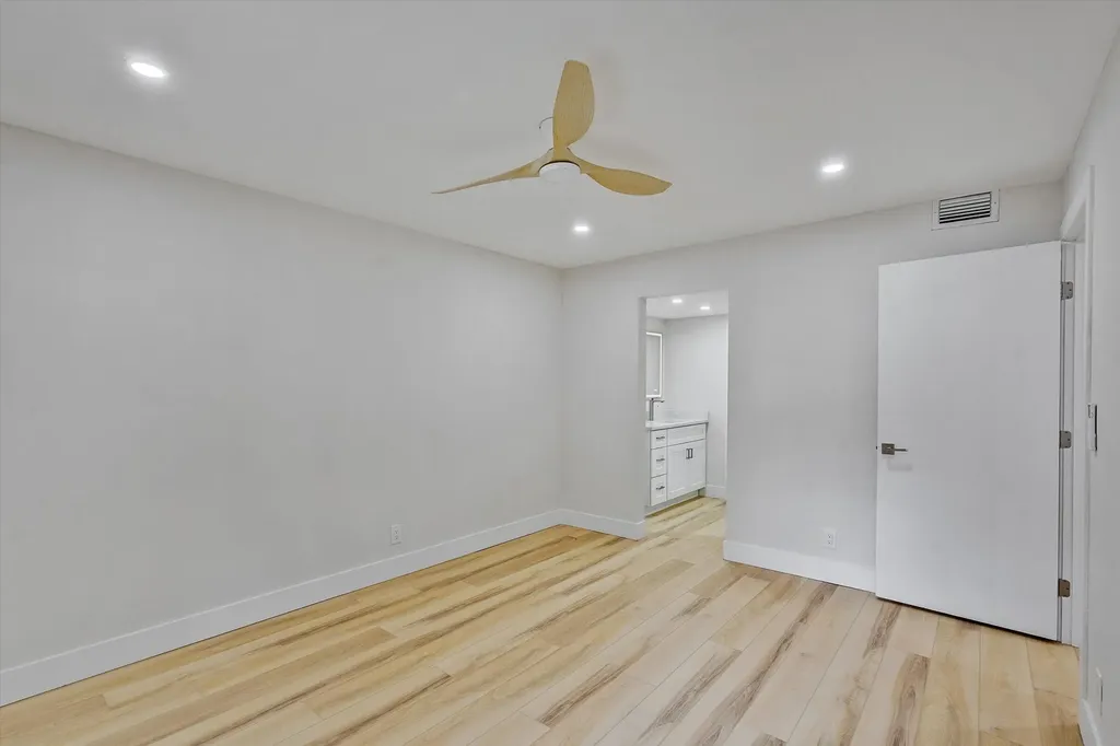 5220 Las Verdes Circle Delray Beach FL 33484