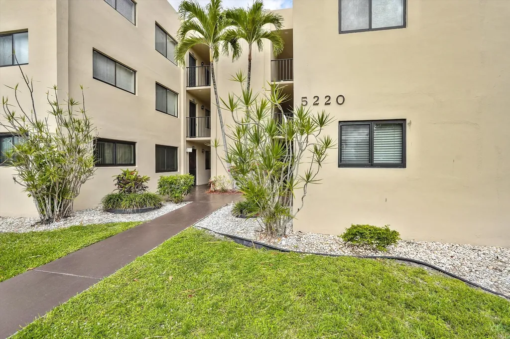 5220 Las Verdes Circle Delray Beach FL 33484