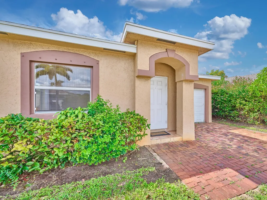 556 E Ridge Circle Circle N Boynton Beach FL 33435