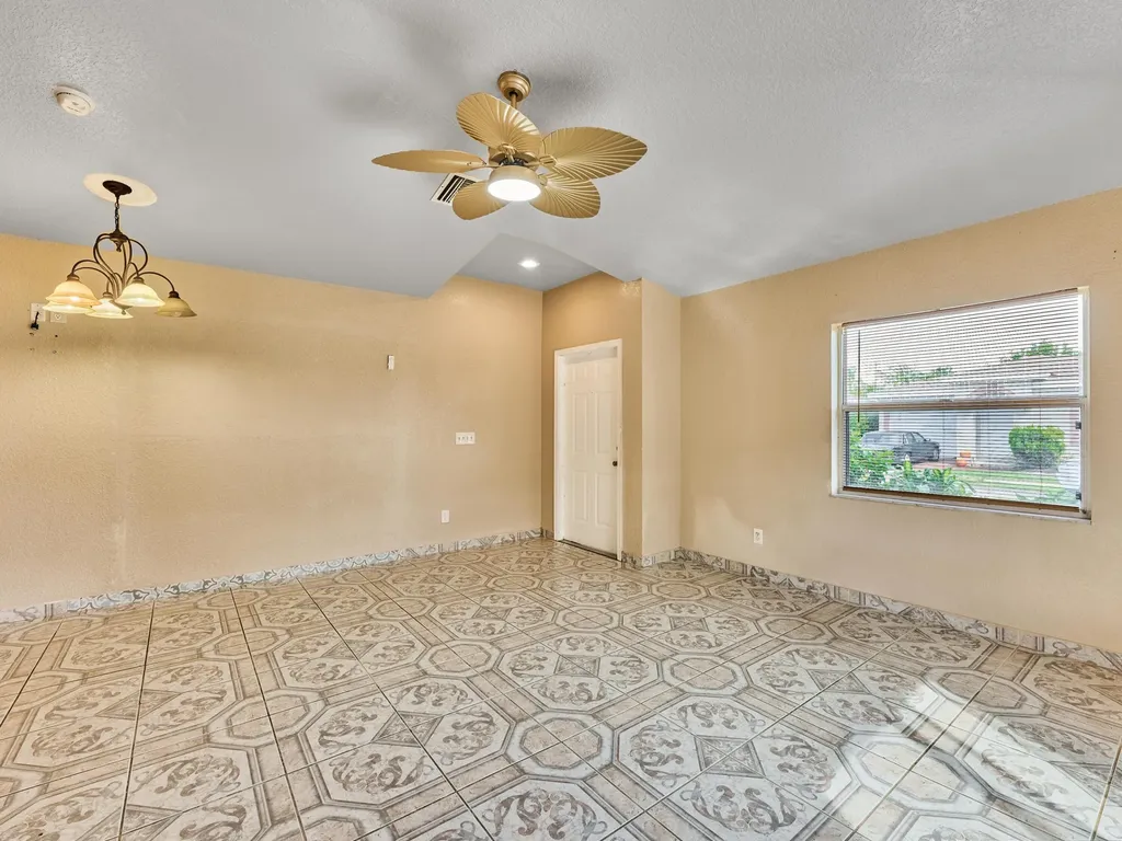 556 E Ridge Circle Circle N Boynton Beach FL 33435