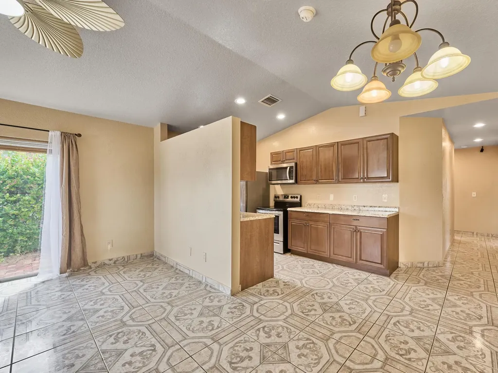 556 E Ridge Circle Circle N Boynton Beach FL 33435