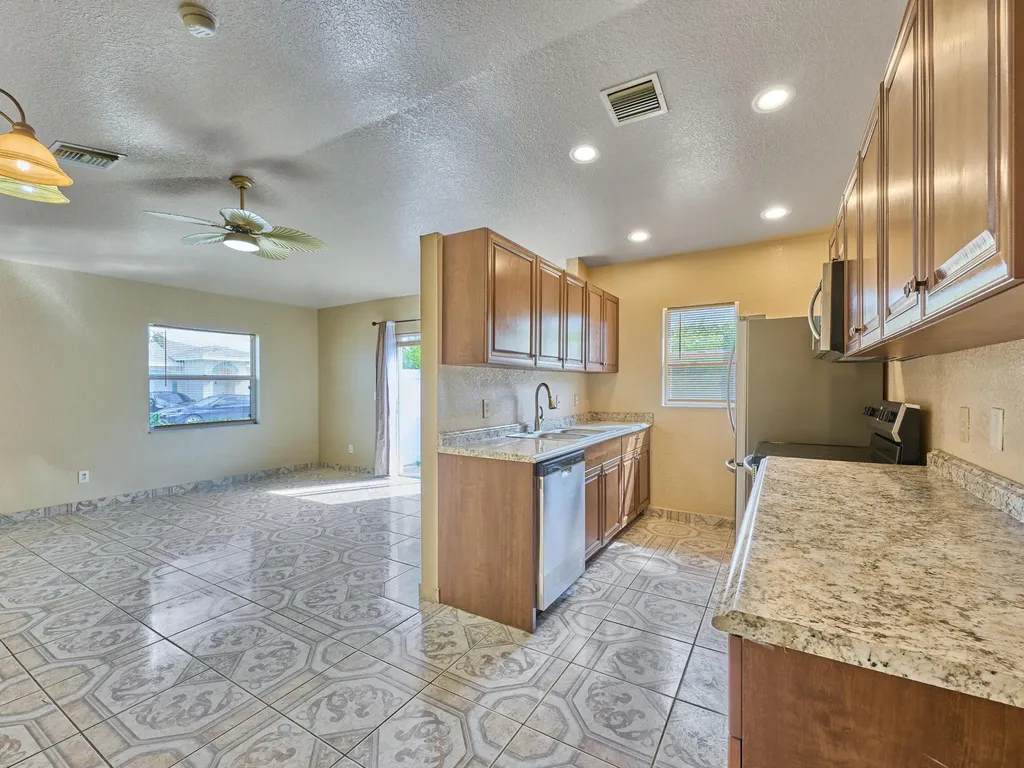 556 E Ridge Circle Circle N Boynton Beach FL 33435
