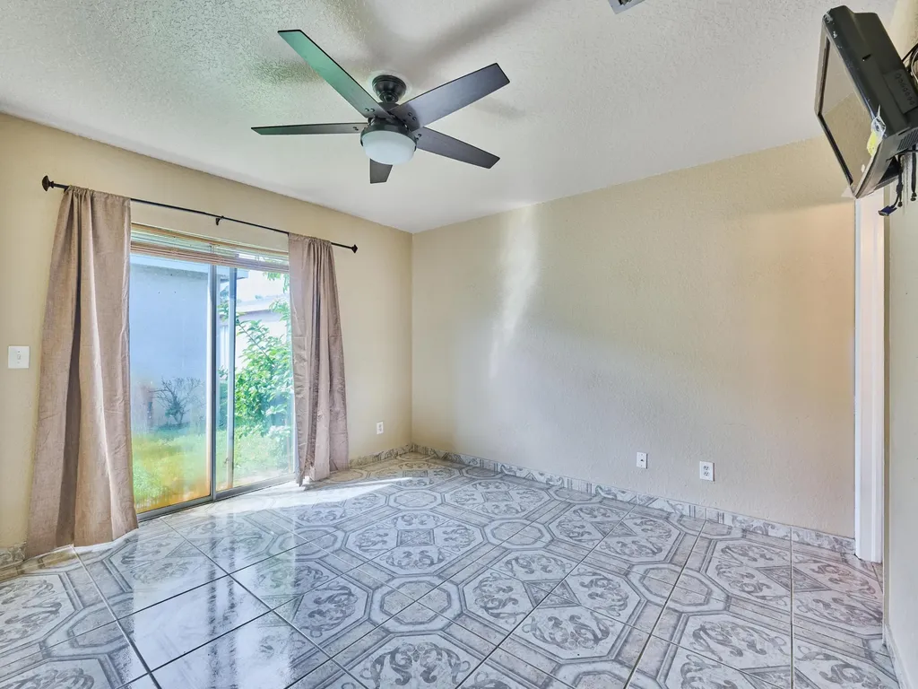 556 E Ridge Circle Circle N Boynton Beach FL 33435