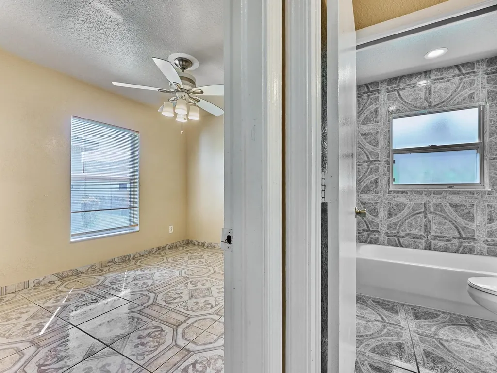 556 E Ridge Circle Circle N Boynton Beach FL 33435