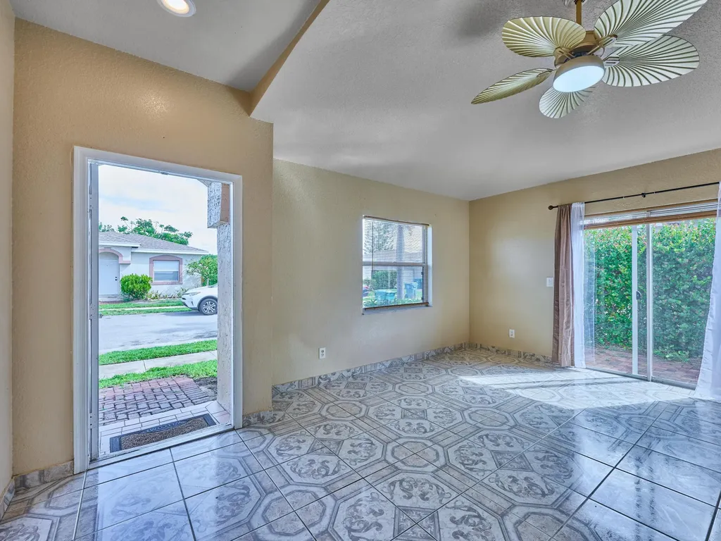556 E Ridge Circle Circle N Boynton Beach FL 33435