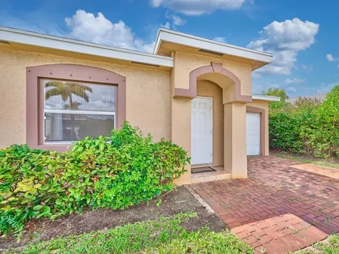 556 E Ridge Circle Circle N Boynton Beach FL 33435