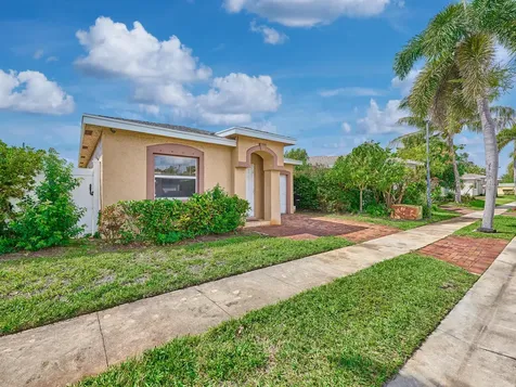 556 E Ridge Circle Circle N Boynton Beach FL 33435