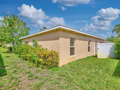 556 E Ridge Circle Circle N Boynton Beach FL 33435