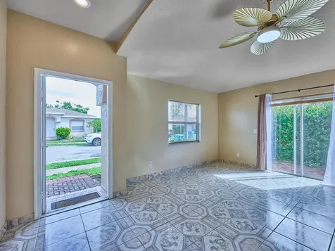 556 E Ridge Circle Circle N Boynton Beach FL 33435