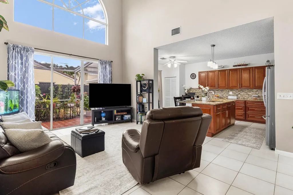 1030 Fairfax Circle W Boynton Beach FL 33436
