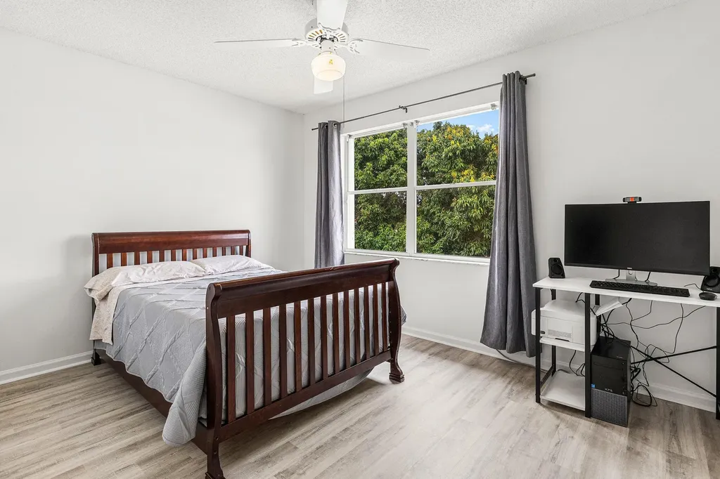 1030 Fairfax Circle W Boynton Beach FL 33436
