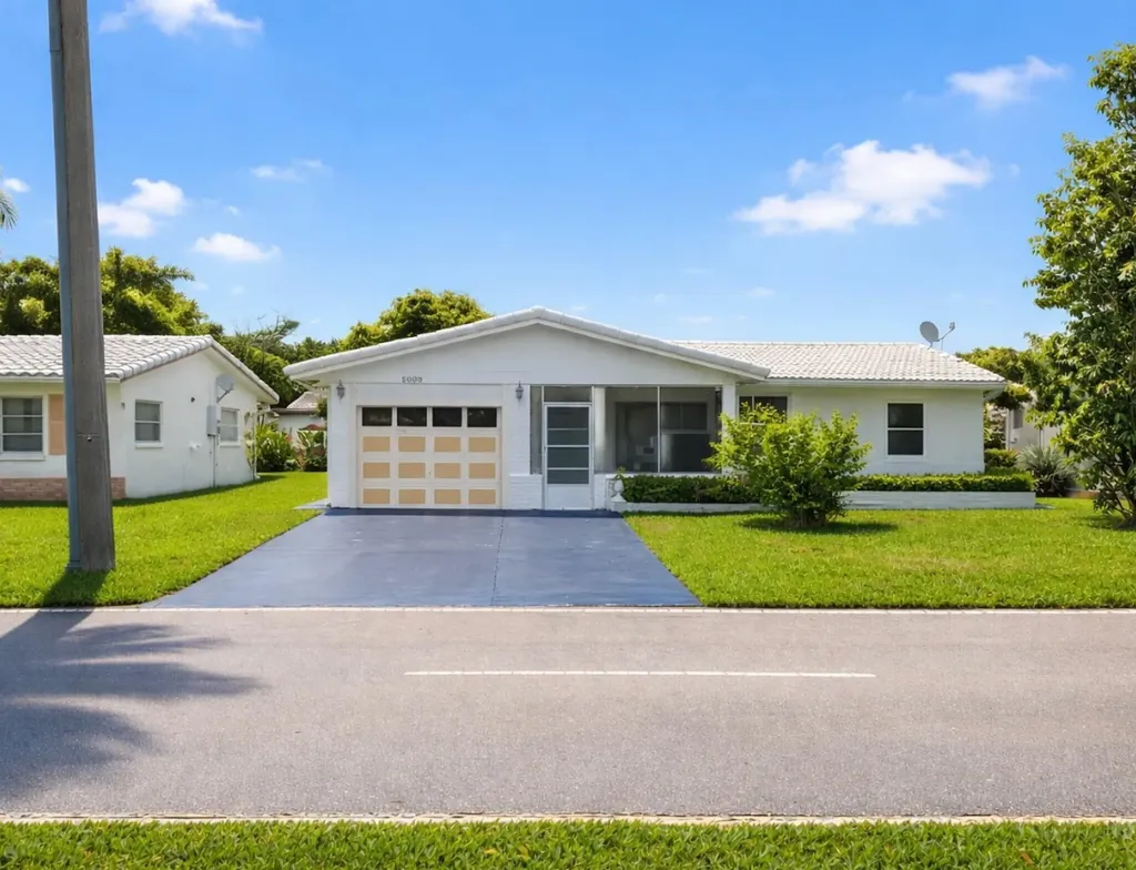 5808 NW 84th Terrace Tamarac FL 33321