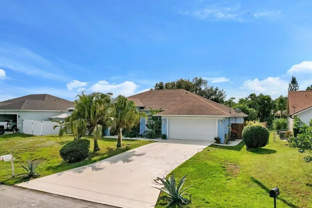 3285 SE Pinto Street Port St Lucie FL 34984