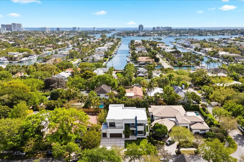 1032 SE 12th Way Fort Lauderdale FL 33316