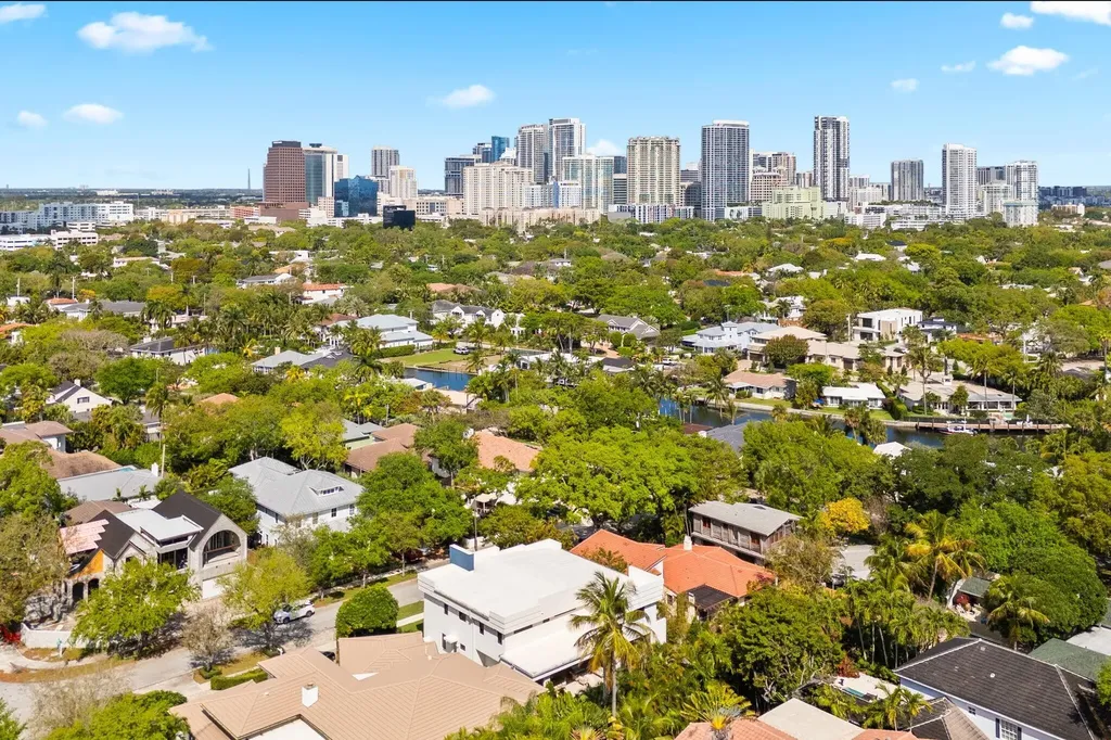 1032 SE 12th Way Fort Lauderdale FL 33316