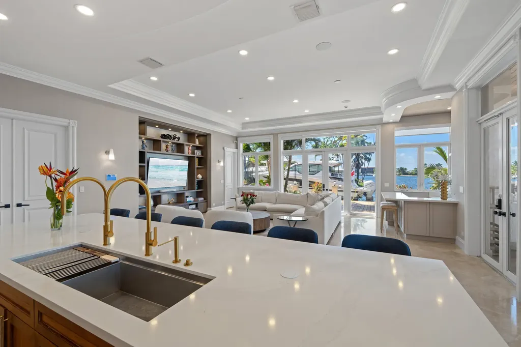 2593 SE 8th Street Pompano Beach FL 33062