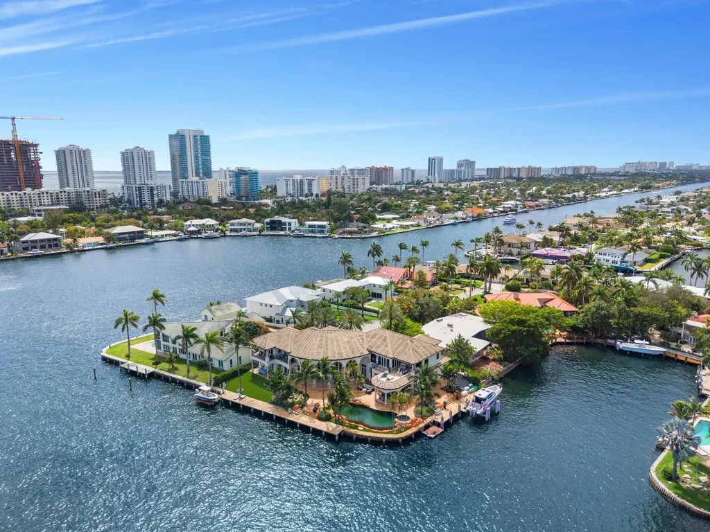 2593 SE 8th Street Pompano Beach FL 33062