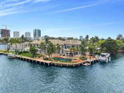 2593 SE 8th Street Pompano Beach FL 33062