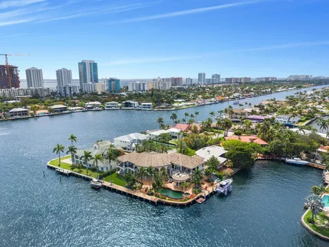 2593 SE 8th Street Pompano Beach FL 33062
