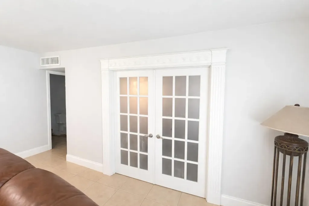 4052 N Pine Island Road Sunrise FL 33351