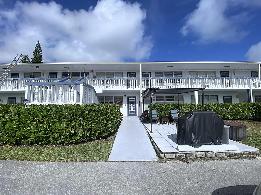 98 E Tilford Place Deerfield Beach FL 33442