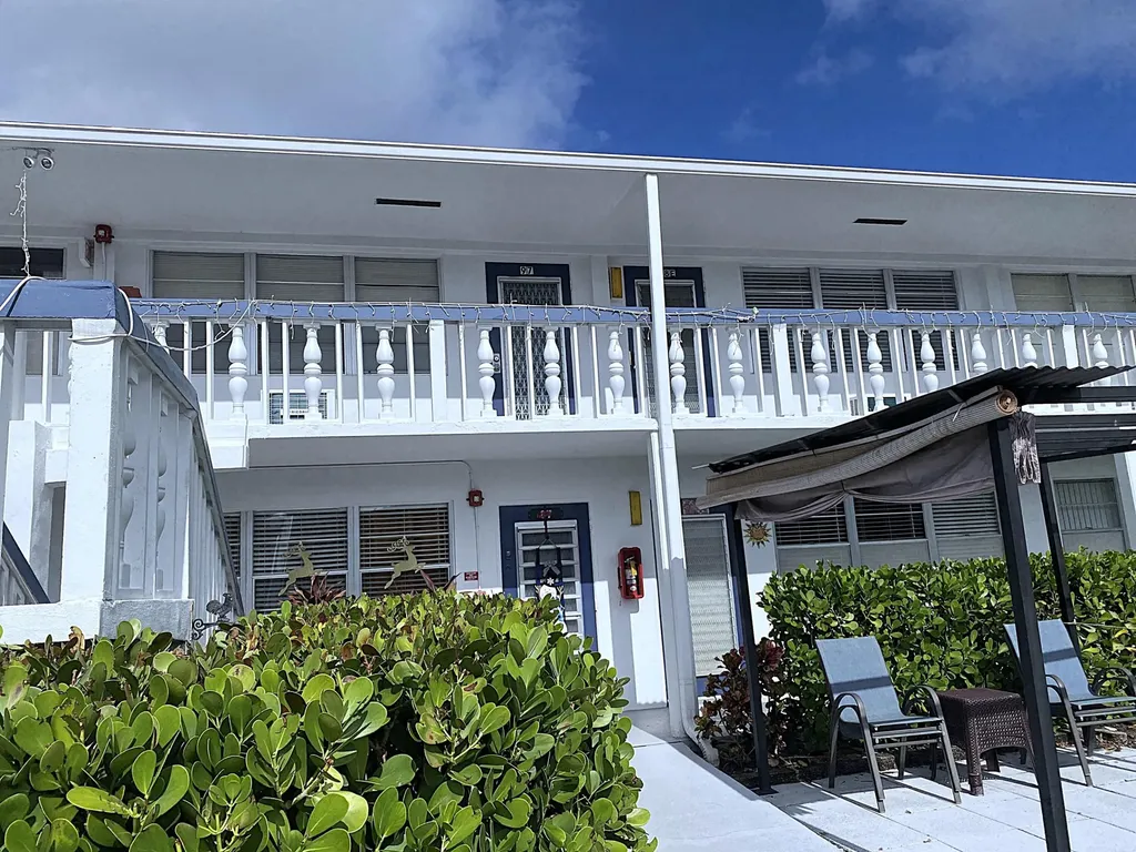 98 E Tilford Place Deerfield Beach FL 33442