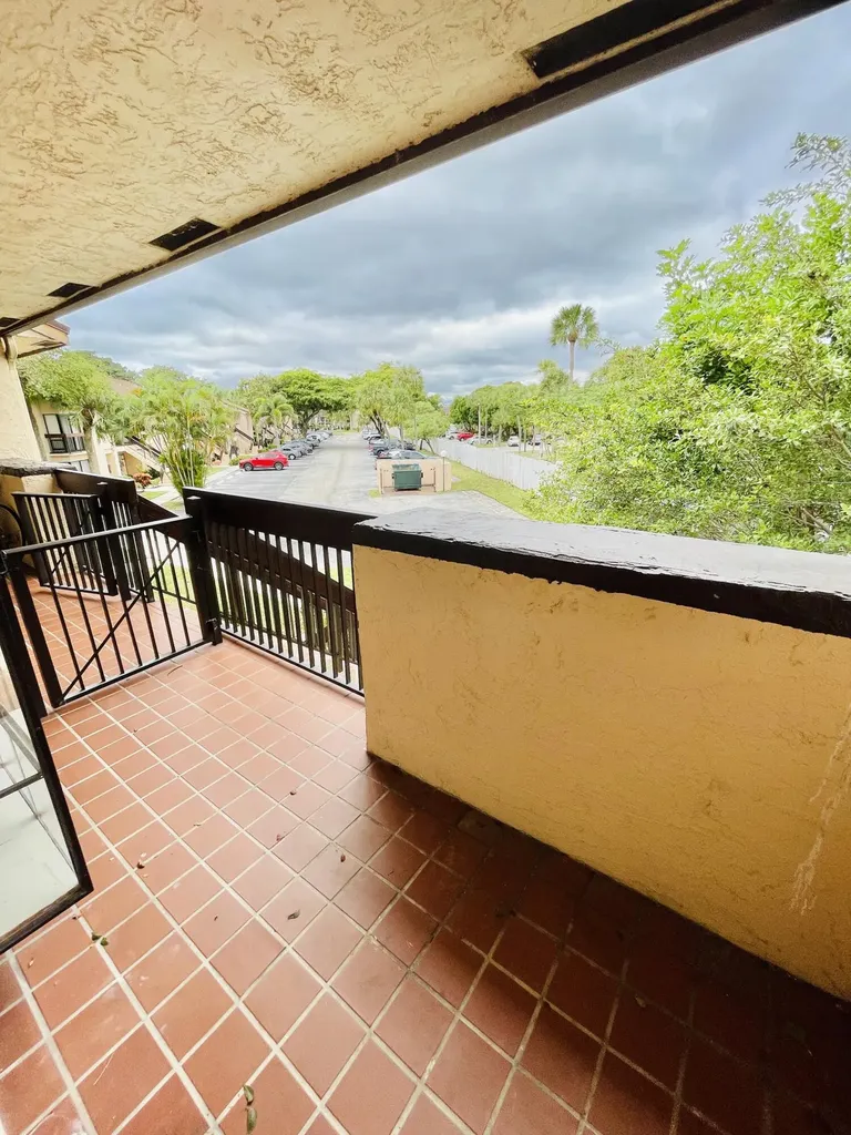 2297 SW 15th Street Deerfield Beach FL 33442