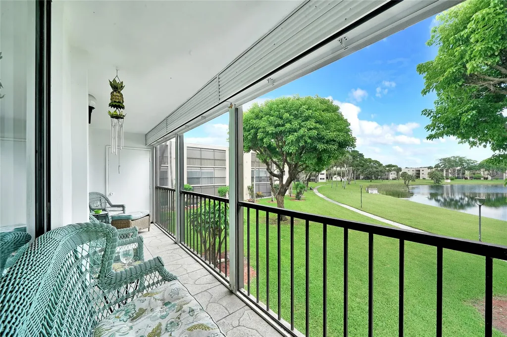 5250 Las Verdes Circle Delray Beach FL 33484