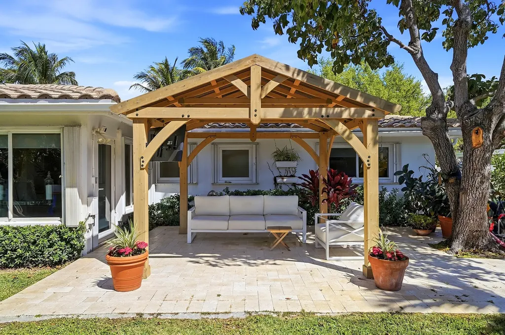 2140 NE 52nd Court Fort Lauderdale FL 33308