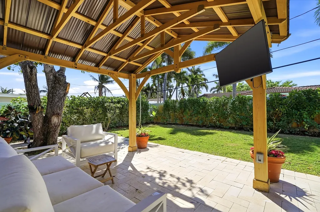 2140 NE 52nd Court Fort Lauderdale FL 33308