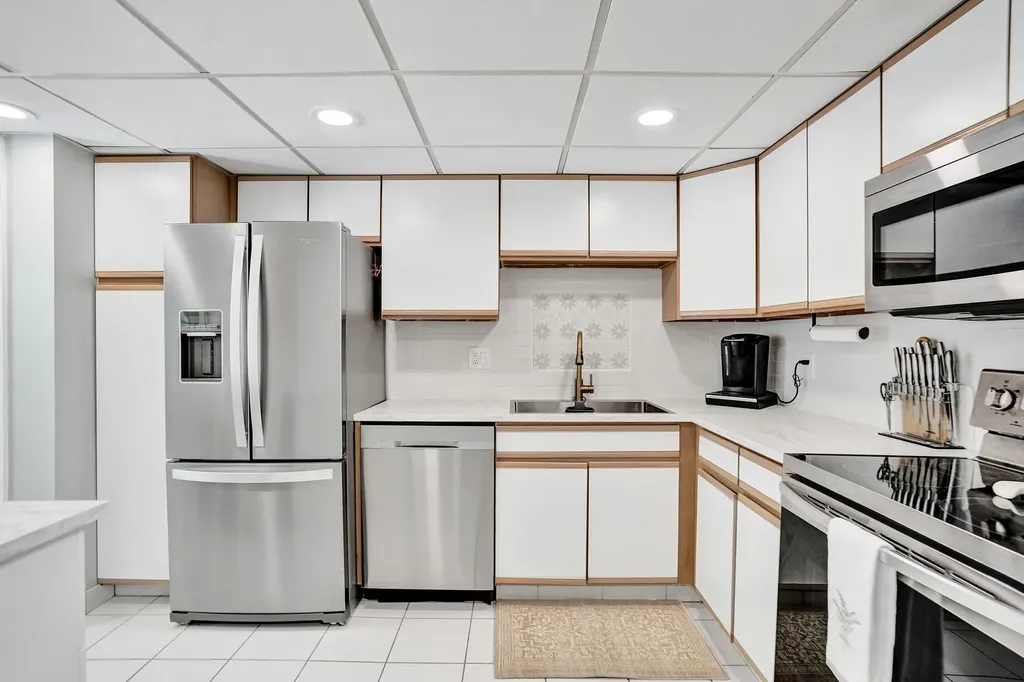 4200 Oaks Terrace Pompano Beach FL 33069