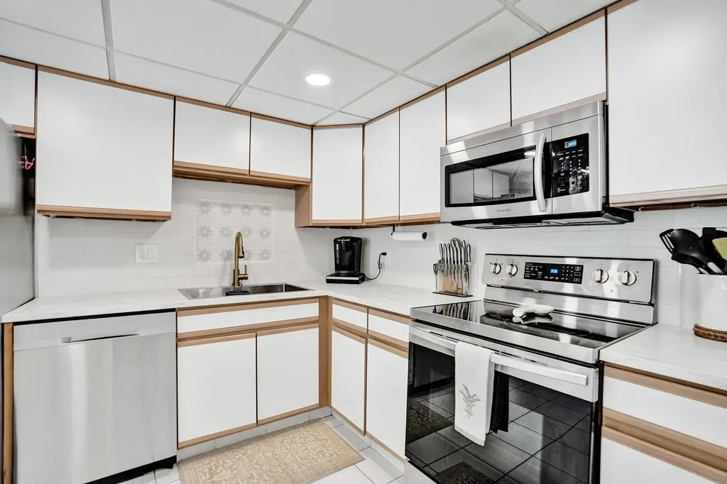 4200 Oaks Terrace Pompano Beach FL 33069