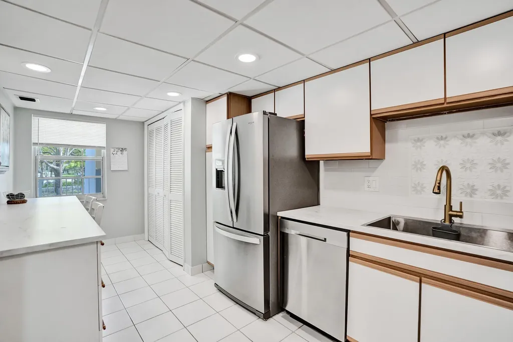 4200 Oaks Terrace Pompano Beach FL 33069