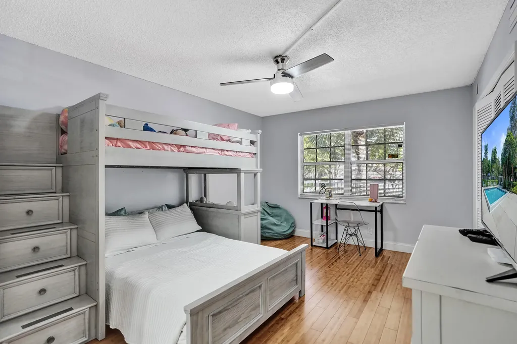 4200 Oaks Terrace Pompano Beach FL 33069