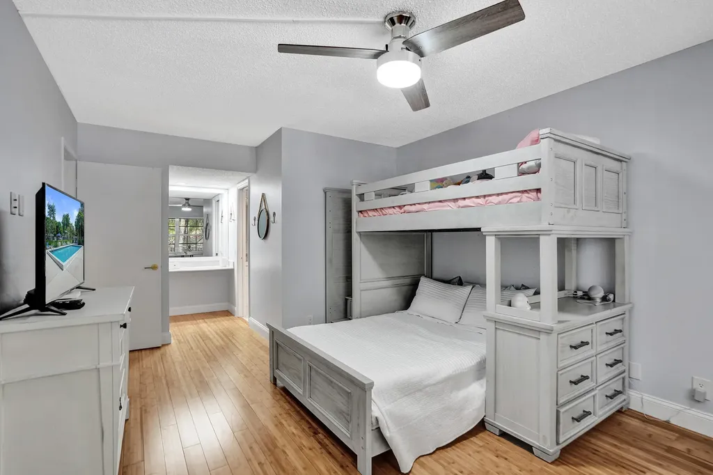 4200 Oaks Terrace Pompano Beach FL 33069