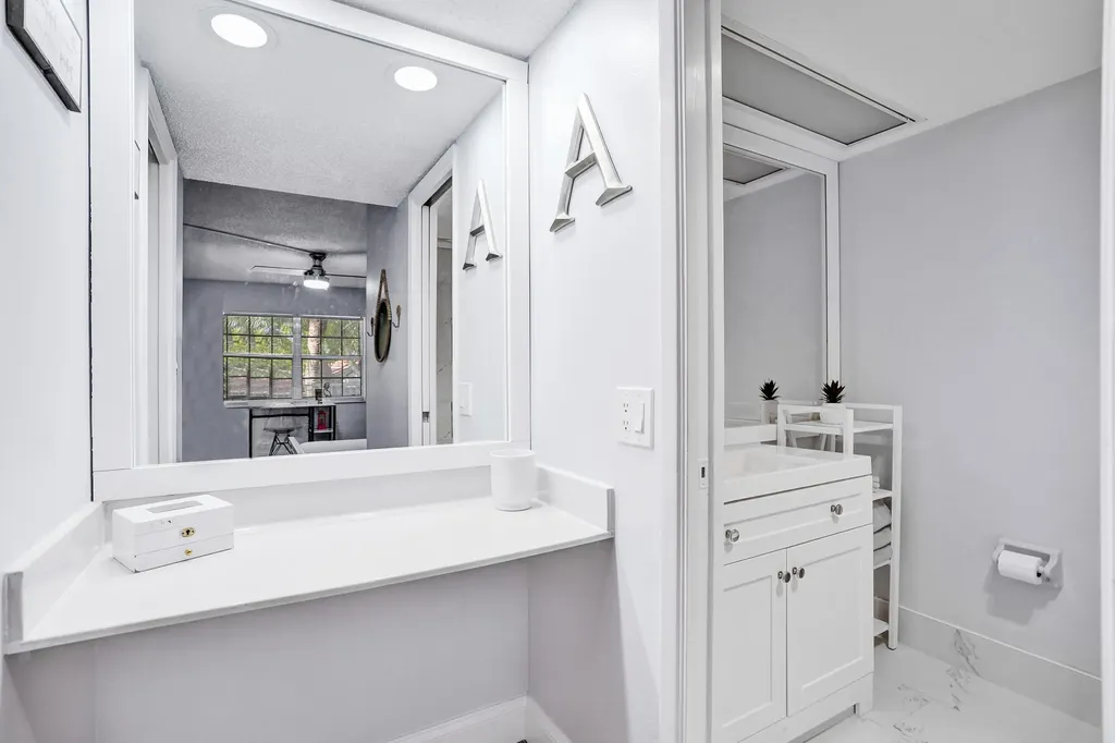 4200 Oaks Terrace Pompano Beach FL 33069