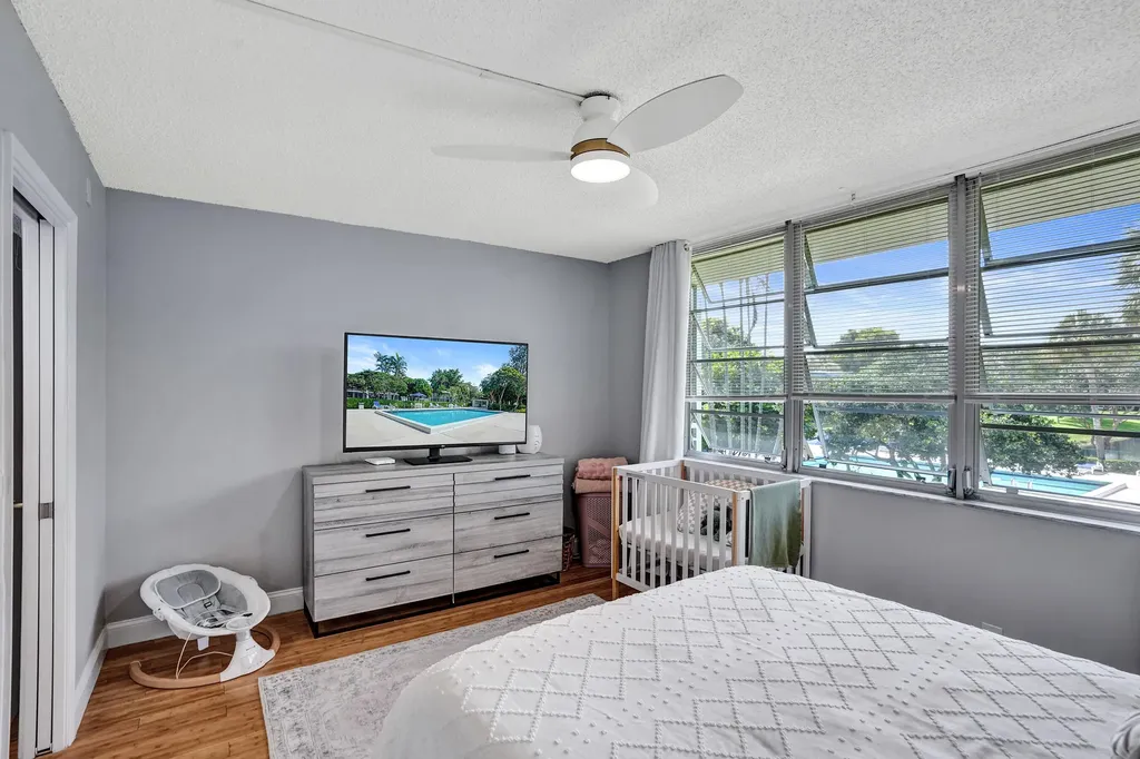 4200 Oaks Terrace Pompano Beach FL 33069