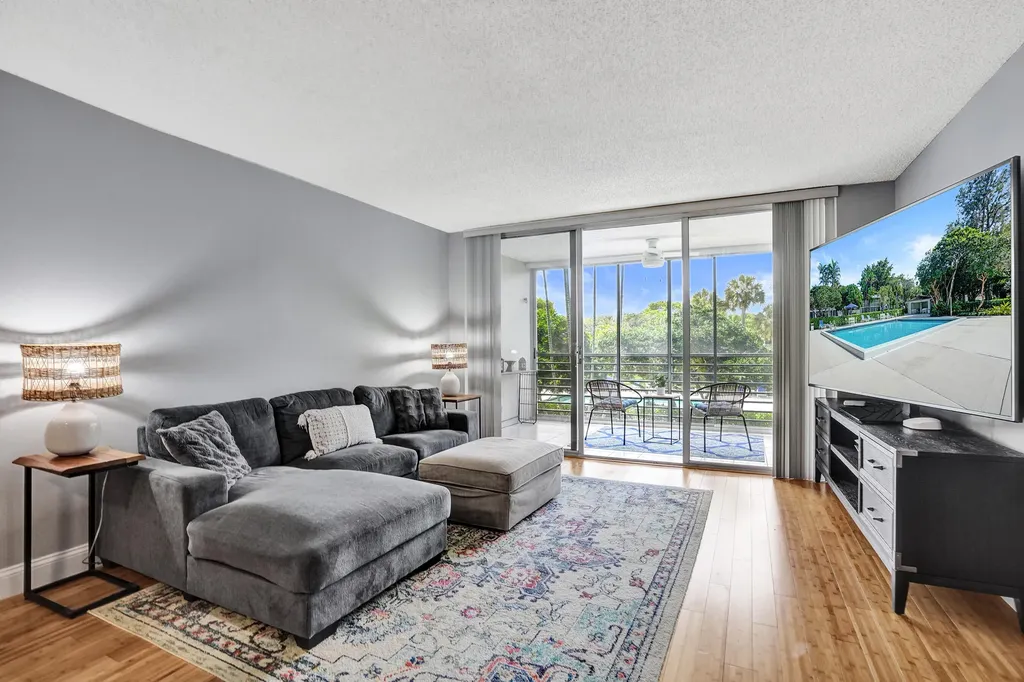 4200 Oaks Terrace Pompano Beach FL 33069