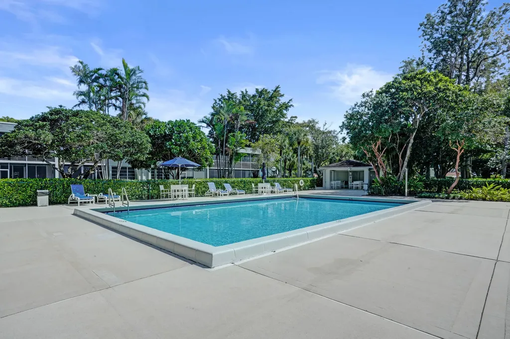 4200 Oaks Terrace Pompano Beach FL 33069