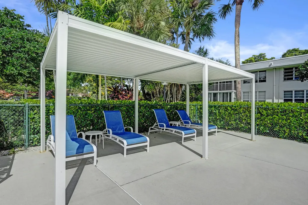 4200 Oaks Terrace Pompano Beach FL 33069