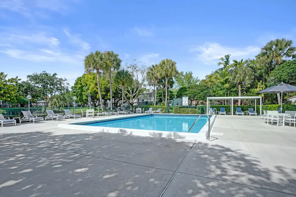 4200 Oaks Terrace Pompano Beach FL 33069