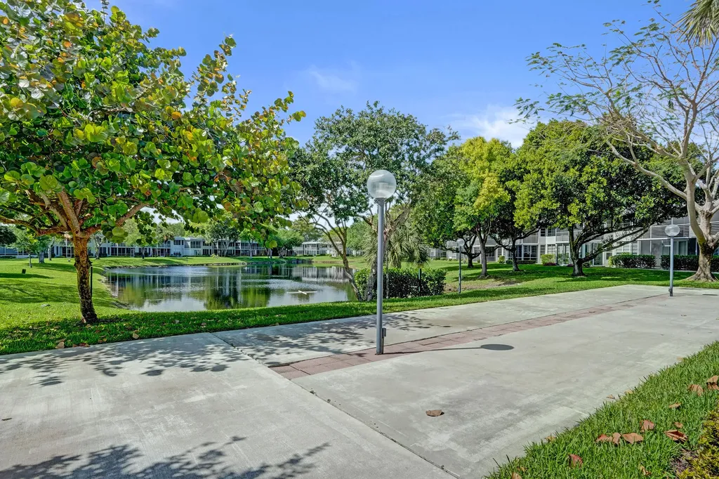 4200 Oaks Terrace Pompano Beach FL 33069