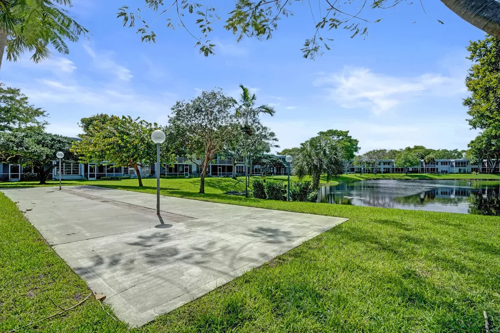 4200 Oaks Terrace Pompano Beach FL 33069