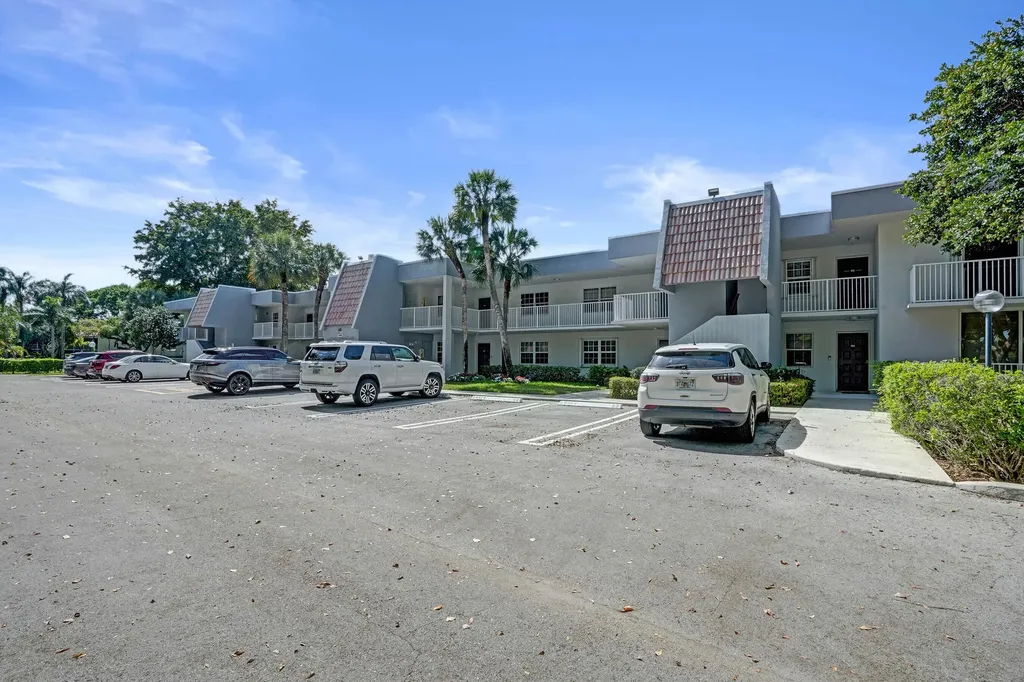 4200 Oaks Terrace Pompano Beach FL 33069