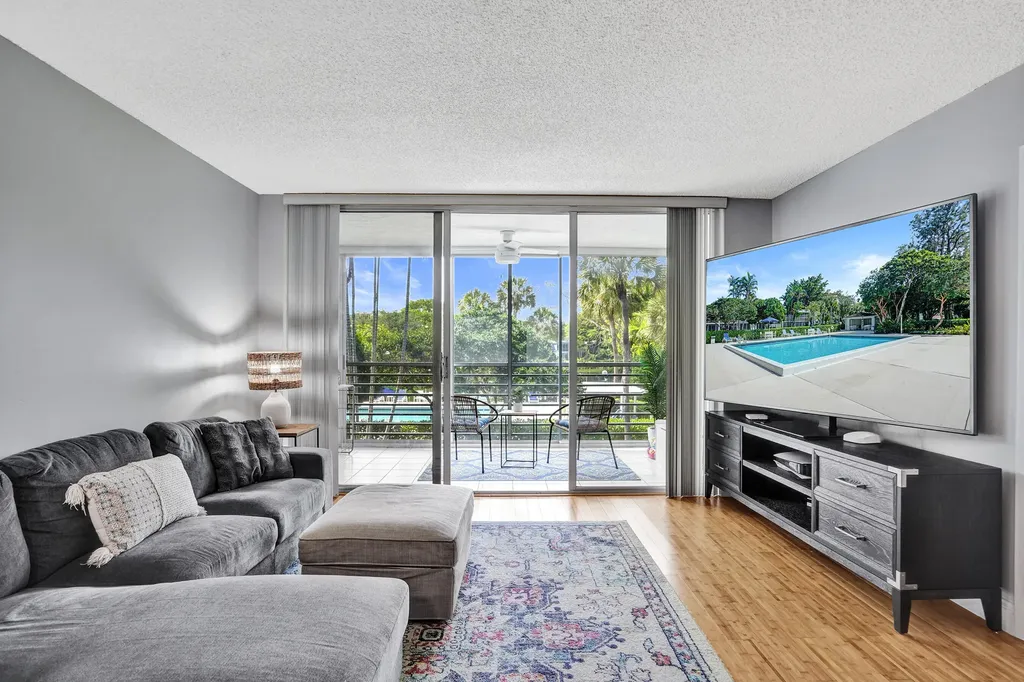 4200 Oaks Terrace Pompano Beach FL 33069