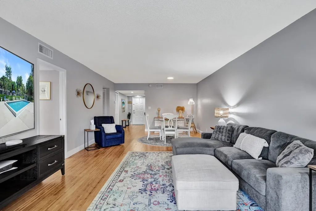 4200 Oaks Terrace Pompano Beach FL 33069