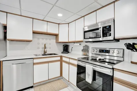 4200 Oaks Terrace Pompano Beach FL 33069