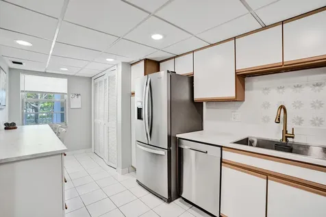 4200 Oaks Terrace Pompano Beach FL 33069