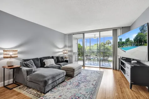 4200 Oaks Terrace Pompano Beach FL 33069